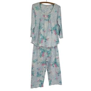 Miss Elaine 2-piece Pajama Set Short Sleeve Size Medium Blue Floral Capri